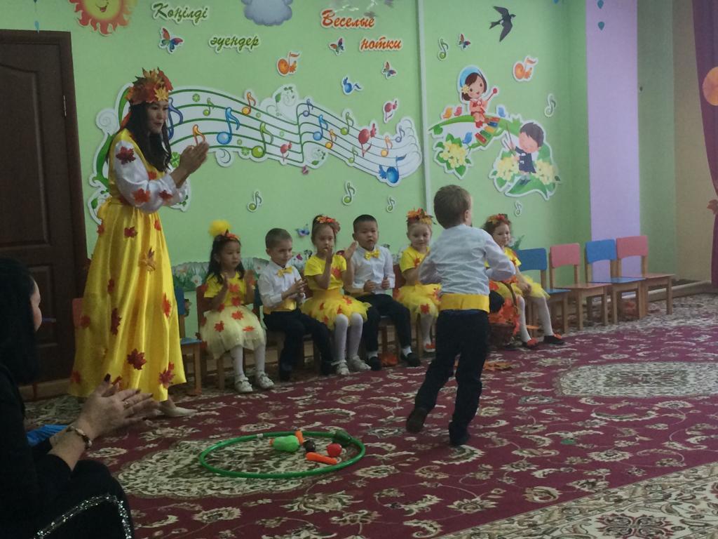 Утренник  "Волшебная кисточка осени" старшая группа "Байшешек"