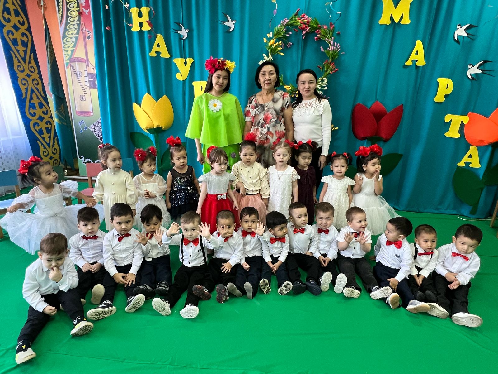 „Светлячки“ кіші тобының көктемдік 8-наурызға арналған ертеңгілігі Тәрбиеші:Бектурова Л.М Музыка жетекшісі:Тимошенко Л.Н